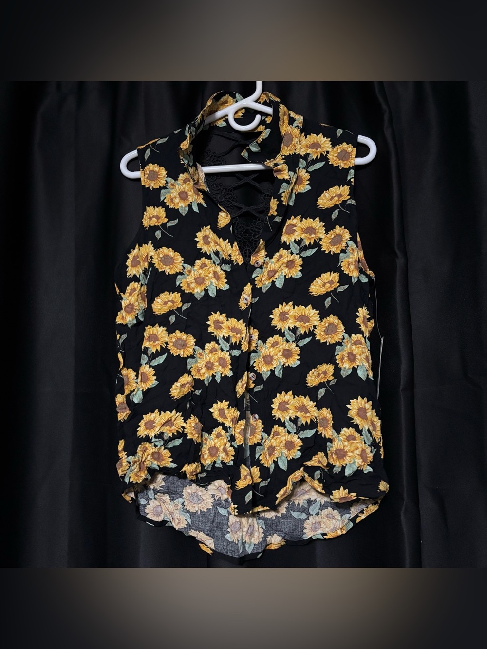 🎃5 for $25🎃 Time and Tru Sunflower Button Down Tank Top Blouse